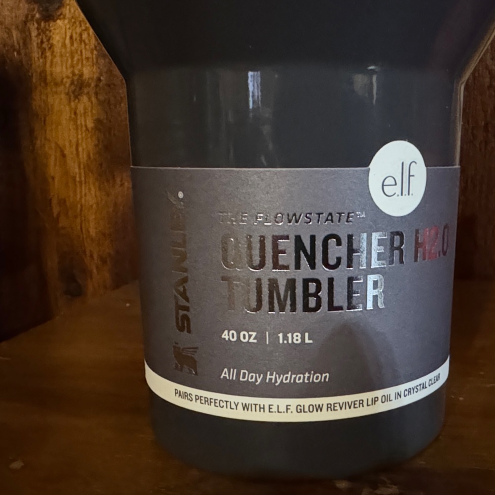 ****NWT Stanley Quencher H2.0 Red and Charcoal Gray 40 oz Travel Mugs - Picture 2 of 6